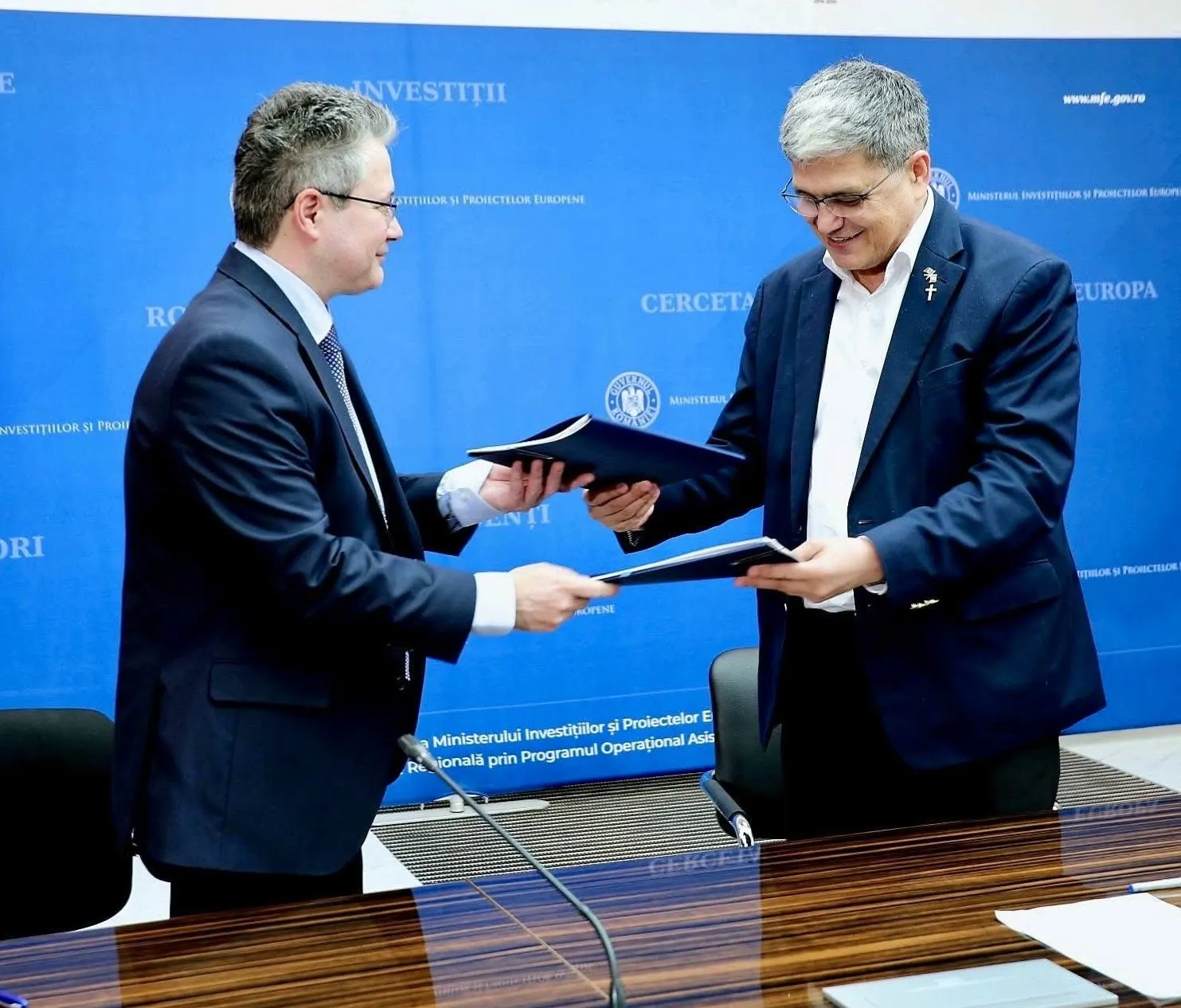 HRIA agreement signed at the ELIAS workshop, photo 10